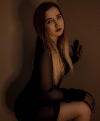 Опыт, который я накопила, поможет тебе испытать неповторимое наслаждение. 💋
Я живу в Москве, так что из Москвы или в гостях в этом прекрасном городе, я твоя успокаивающая фантазия. Мои услуги включают интимные моменты, расслабляющие массажи и бесценные моменты страсти. 💥
Отзывы о моих услугах говорят сами за себя - клиенты восторгаются моими нежными прикосновениями и безудержной энергией. Также у меня есть фото, чтобы ты мог увидеть, насколько привлекательна я. 📷
Не упускай возможность провести время с умелой спутницей, которая превратит твои сексуальные желания в реальность. Жду тебя. 😘 Сюрприз